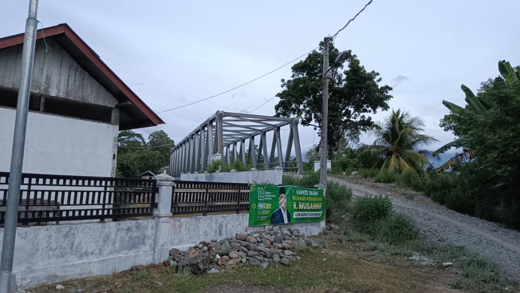 Jembatan Penyebrangan Gampong Lhieb